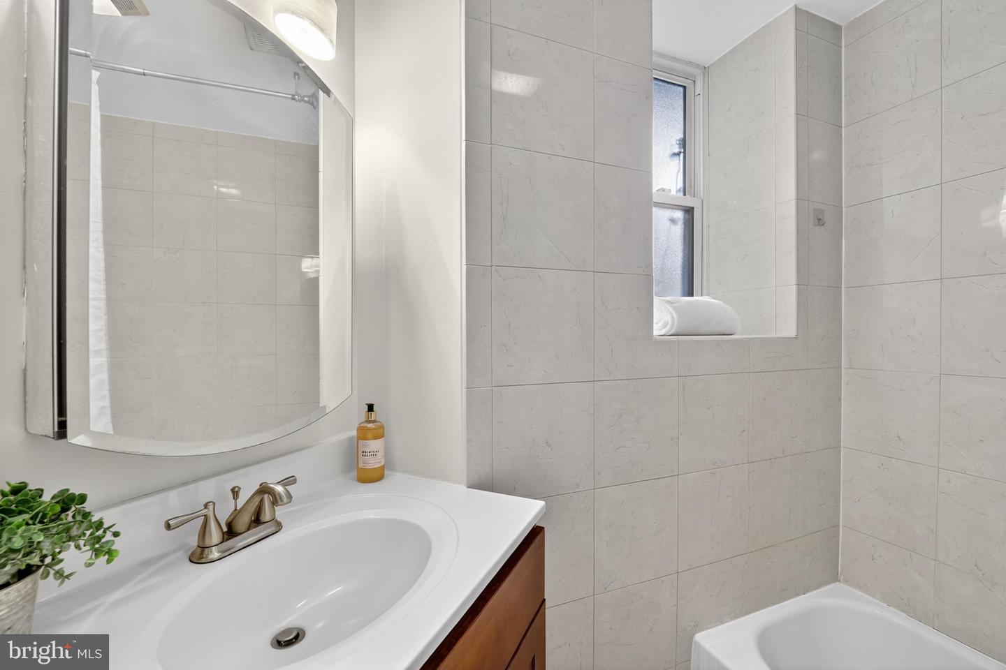 1418 W ST NW #202, WASHINGTON, District Of Columbia 20009, 1 Bedroom Bedrooms, ,1 BathroomBathrooms,Residential,For sale,1418 W ST NW #202,DCDC2221120 MLS # DCDC2221120
