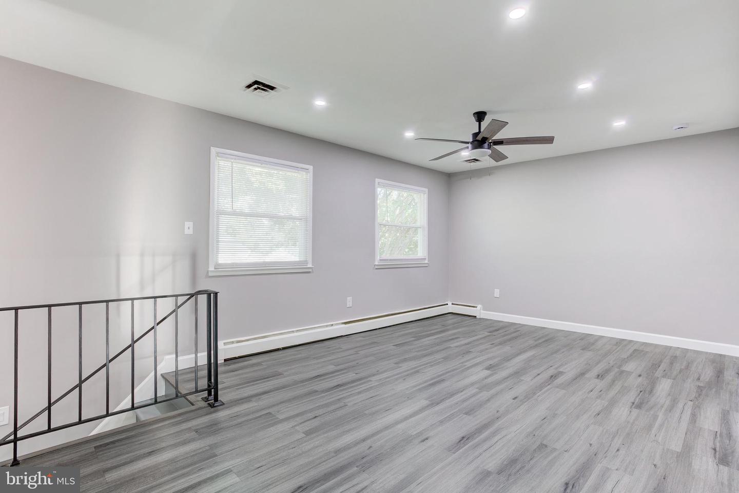 3817 CLAREMONT LN, DALE CITY, Virginia 22193, 4 Bedrooms Bedrooms, 7 Rooms Rooms,2 BathroomsBathrooms,Residential,For sale,3817 CLAREMONT LN,VAPW2103750 MLS # VAPW2103750