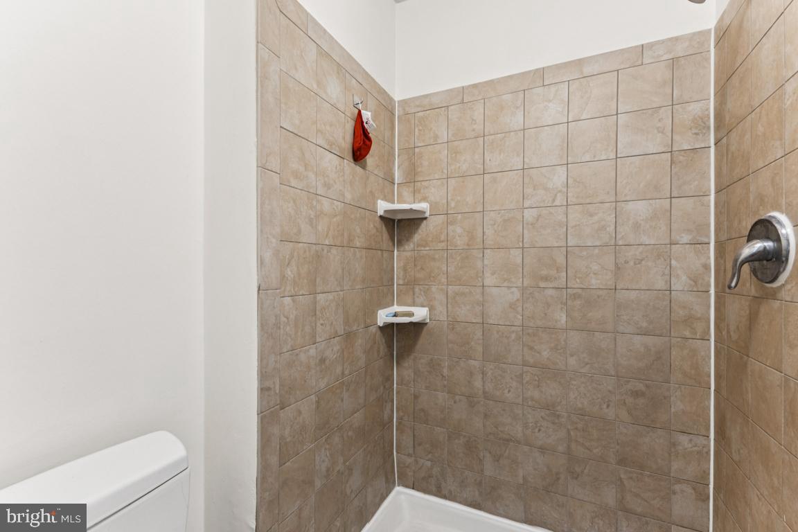 10255 BRADDOCK RD, FAIRFAX, Virginia 22032, 3 Bedrooms Bedrooms, ,2 BathroomsBathrooms,Residential,For sale,10255 BRADDOCK RD,VAFX2266302 MLS # VAFX2266302