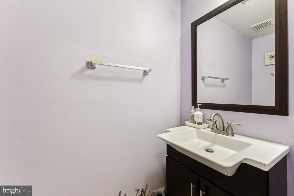 10255 BRADDOCK RD, FAIRFAX, Virginia 22032, 3 Bedrooms Bedrooms, ,2 BathroomsBathrooms,Residential,For sale,10255 BRADDOCK RD,VAFX2266302 MLS # VAFX2266302
