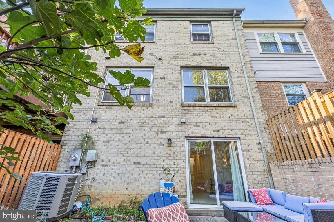 10255 BRADDOCK RD, FAIRFAX, Virginia 22032, 3 Bedrooms Bedrooms, ,2 BathroomsBathrooms,Residential,For sale,10255 BRADDOCK RD,VAFX2266302 MLS # VAFX2266302