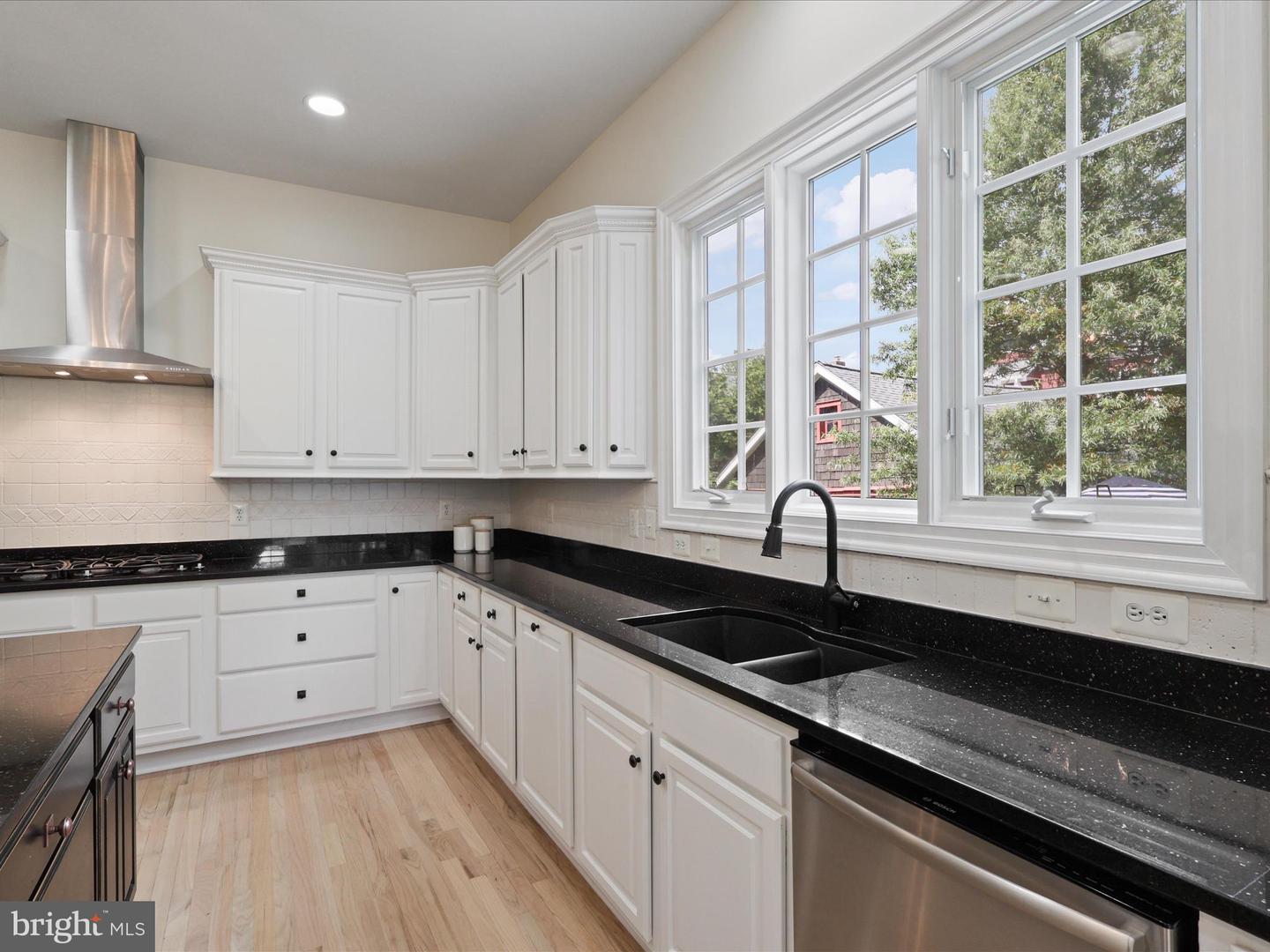 904 LOCUST ST, HERNDON, Virginia 20170, 4 Bedrooms Bedrooms, ,5 BathroomsBathrooms,Residential,For sale,904 LOCUST ST,VAFX2266444 MLS # VAFX2266444