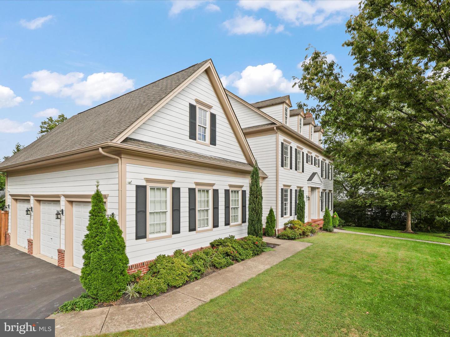 904 LOCUST ST, HERNDON, Virginia 20170, 4 Bedrooms Bedrooms, ,5 BathroomsBathrooms,Residential,For sale,904 LOCUST ST,VAFX2266444 MLS # VAFX2266444