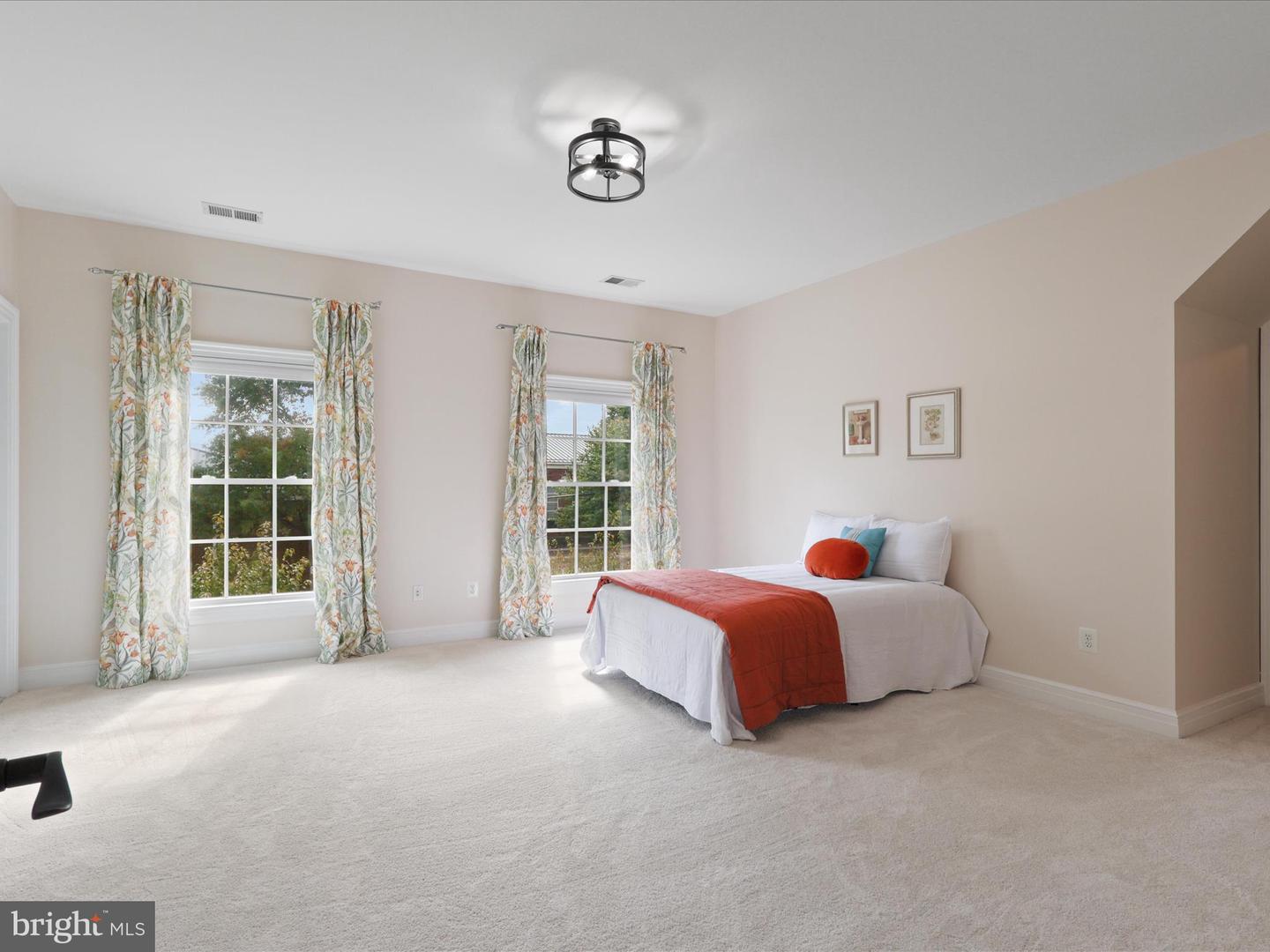 904 LOCUST ST, HERNDON, Virginia 20170, 4 Bedrooms Bedrooms, ,5 BathroomsBathrooms,Residential,For sale,904 LOCUST ST,VAFX2266444 MLS # VAFX2266444