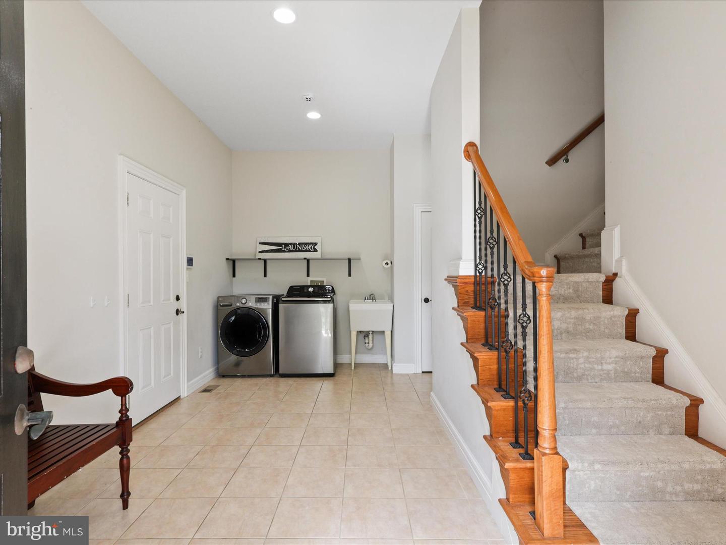 904 LOCUST ST, HERNDON, Virginia 20170, 4 Bedrooms Bedrooms, ,5 BathroomsBathrooms,Residential,For sale,904 LOCUST ST,VAFX2266444 MLS # VAFX2266444