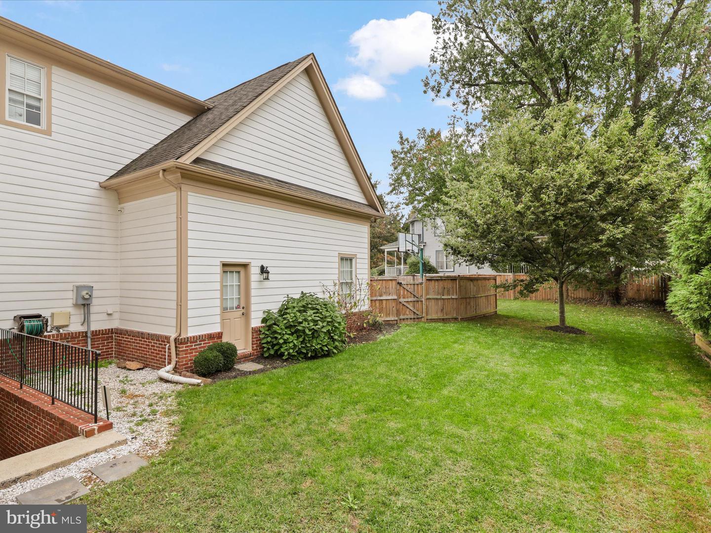 904 LOCUST ST, HERNDON, Virginia 20170, 4 Bedrooms Bedrooms, ,5 BathroomsBathrooms,Residential,For sale,904 LOCUST ST,VAFX2266444 MLS # VAFX2266444