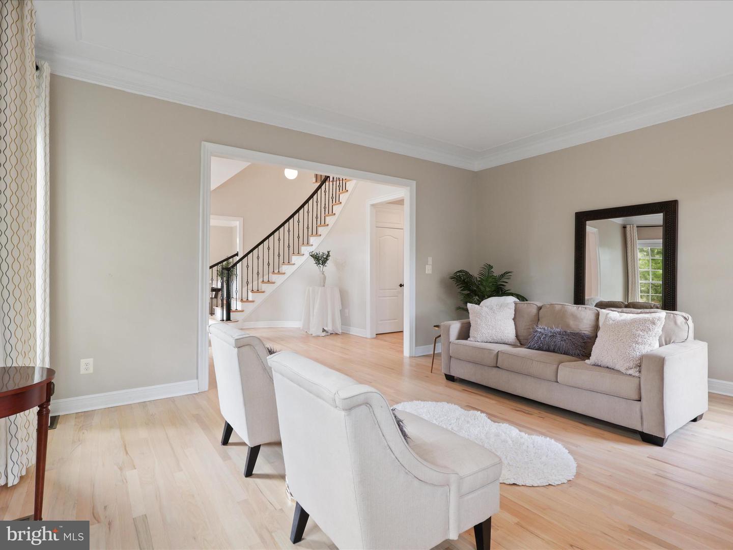 904 LOCUST ST, HERNDON, Virginia 20170, 4 Bedrooms Bedrooms, ,5 BathroomsBathrooms,Residential,For sale,904 LOCUST ST,VAFX2266444 MLS # VAFX2266444