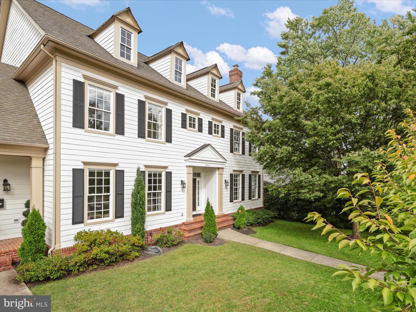 904 LOCUST ST, HERNDON, Virginia 20170, 4 Bedrooms Bedrooms, ,5 BathroomsBathrooms,Residential,For sale,904 LOCUST ST,VAFX2266444 MLS # VAFX2266444
