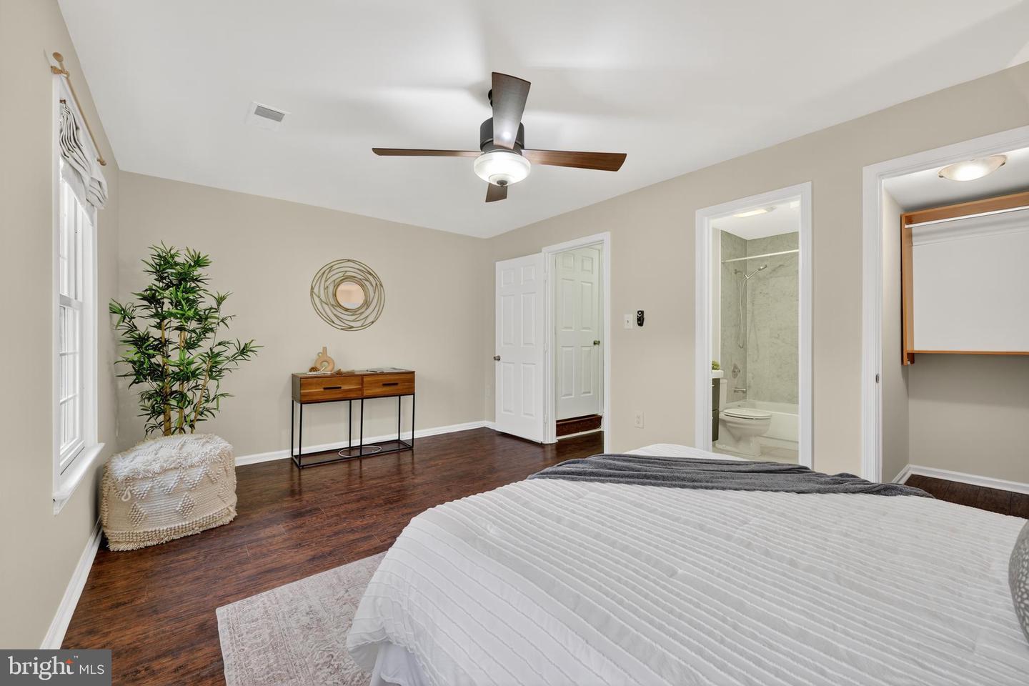 464 W GLEBE RD, ALEXANDRIA, Virginia 22305, 3 Bedrooms Bedrooms, ,3 BathroomsBathrooms,Residential,For sale,464 W GLEBE RD,VAAX2049636 MLS # VAAX2049636