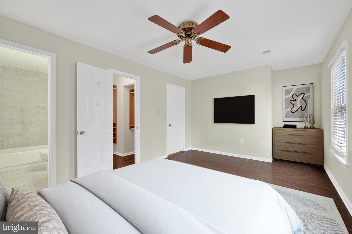 464 W GLEBE RD, ALEXANDRIA, Virginia 22305, 3 Bedrooms Bedrooms, ,3 BathroomsBathrooms,Residential,For sale,464 W GLEBE RD,VAAX2049636 MLS # VAAX2049636