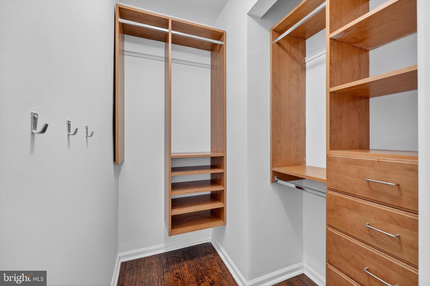 464 W GLEBE RD, ALEXANDRIA, Virginia 22305, 3 Bedrooms Bedrooms, ,3 BathroomsBathrooms,Residential,For sale,464 W GLEBE RD,VAAX2049636 MLS # VAAX2049636