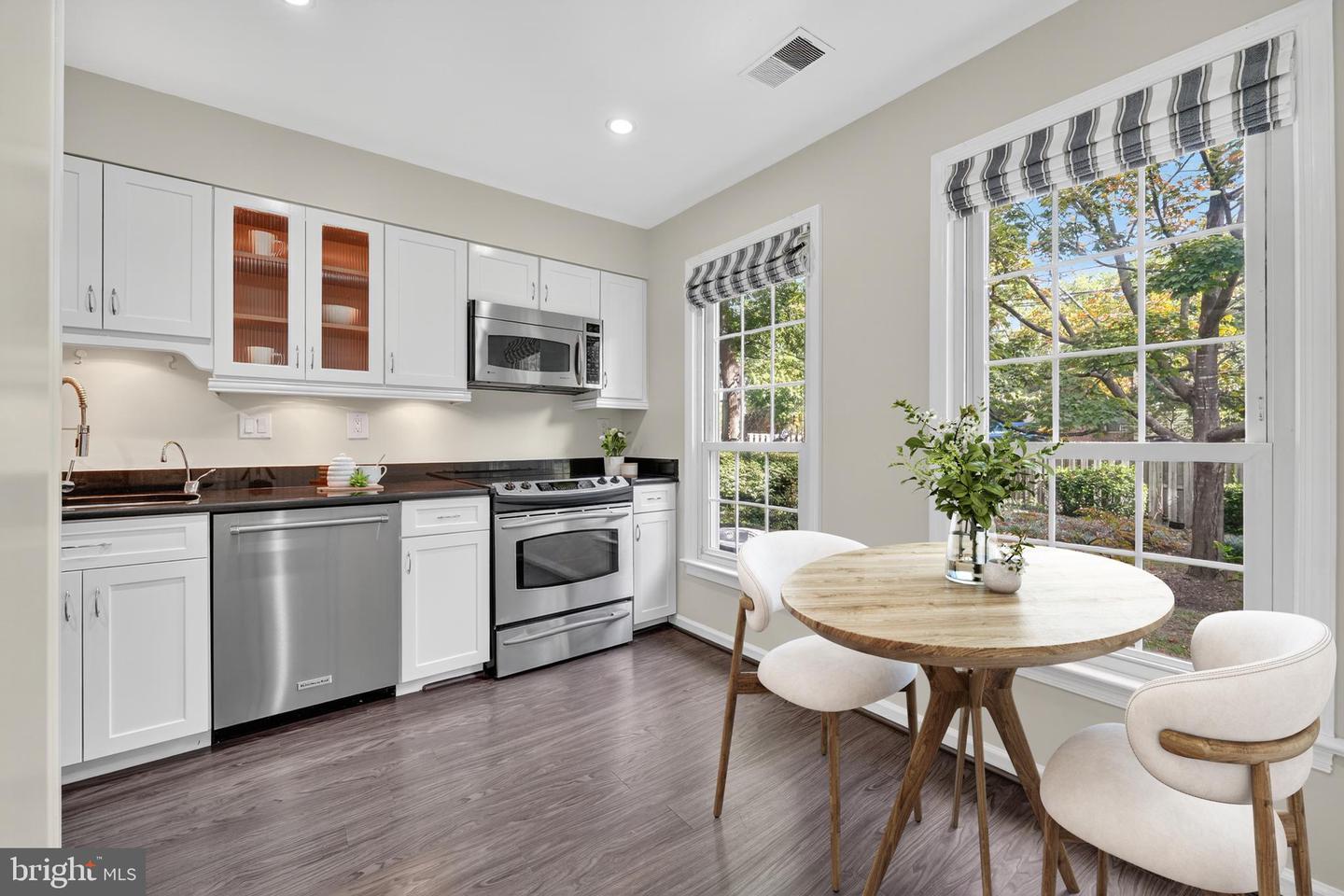 464 W GLEBE RD, ALEXANDRIA, Virginia 22305, 3 Bedrooms Bedrooms, ,3 BathroomsBathrooms,Residential,For sale,464 W GLEBE RD,VAAX2049636 MLS # VAAX2049636