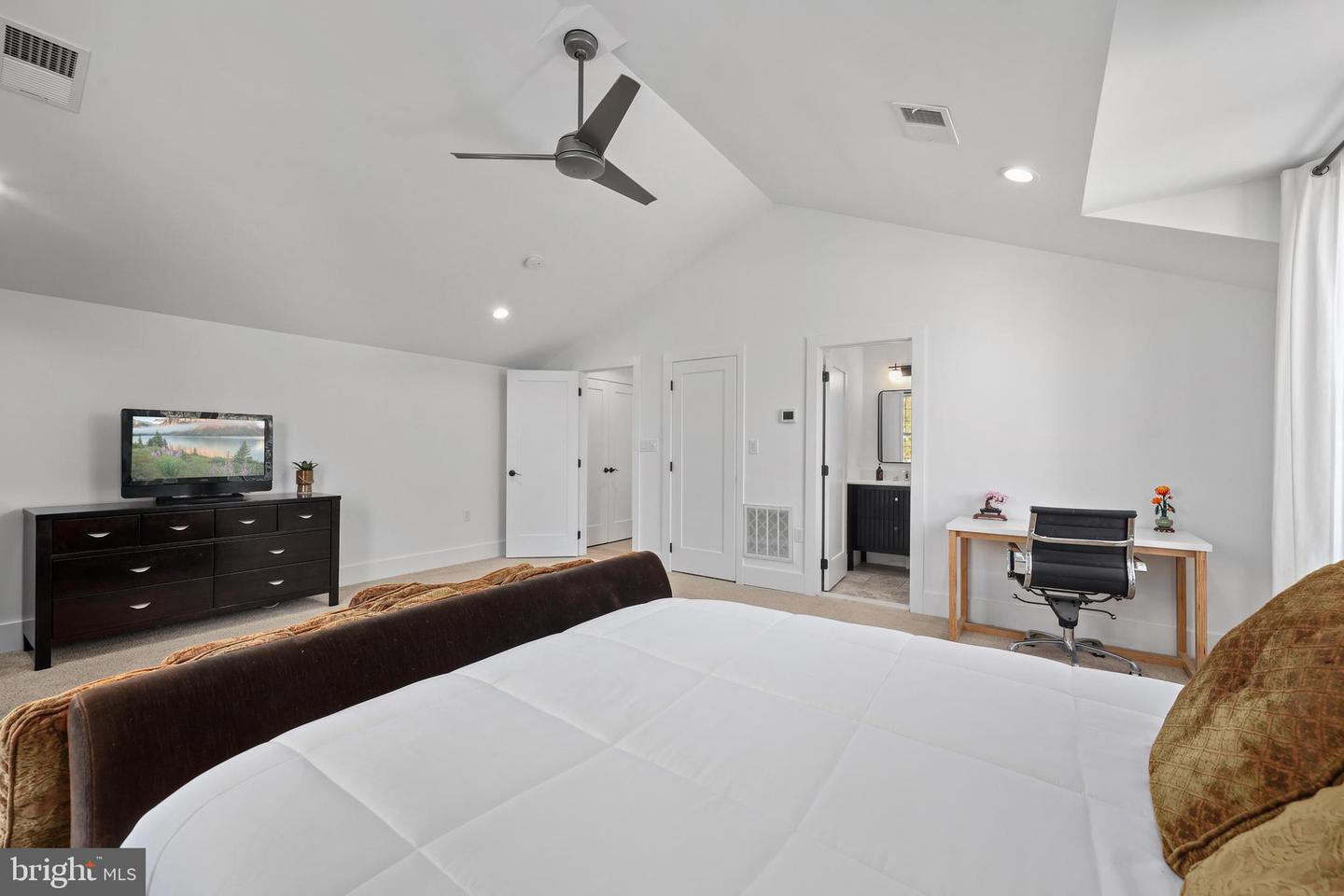 18441 LANIER ISLAND SQ, LEESBURG, Virginia 20176, 3 Bedrooms Bedrooms, ,4 BathroomsBathrooms,Residential,For sale,18441 LANIER ISLAND SQ,VALO2106880 MLS # VALO2106880