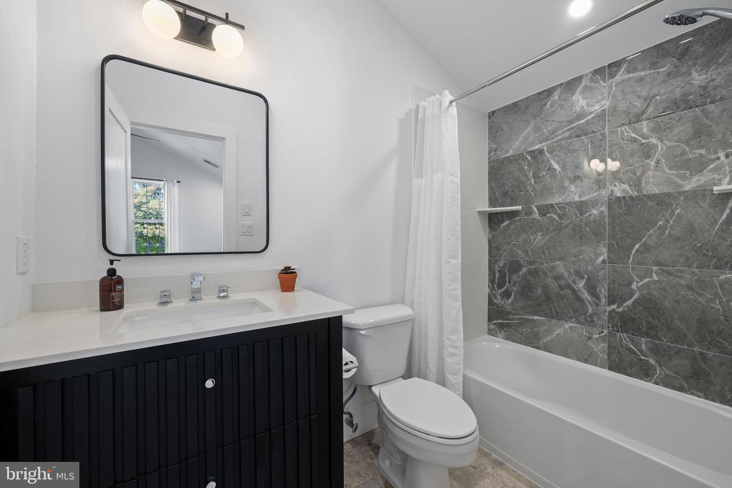 18441 LANIER ISLAND SQ, LEESBURG, Virginia 20176, 3 Bedrooms Bedrooms, ,4 BathroomsBathrooms,Residential,For sale,18441 LANIER ISLAND SQ,VALO2106880 MLS # VALO2106880