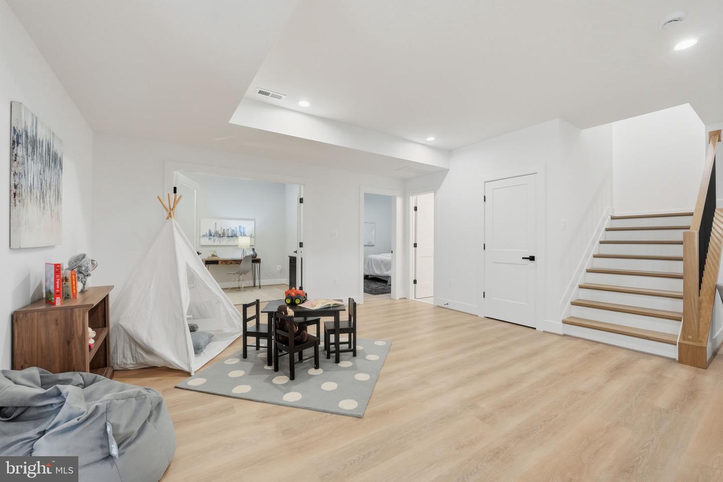 3218 BLUNDELL RD, FALLS CHURCH, Virginia 22042, 6 Bedrooms Bedrooms, ,5 BathroomsBathrooms,Residential,For sale,3218 BLUNDELL RD,VAFX2267528 MLS # VAFX2267528