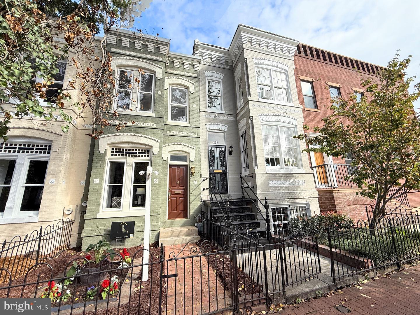 307 4TH ST NE, WASHINGTON, District Of Columbia 20002, 2 Bedrooms Bedrooms, ,1 BathroomBathrooms,Residential,For sale,307 4TH ST NE,DCDC2222918 MLS # DCDC2222918