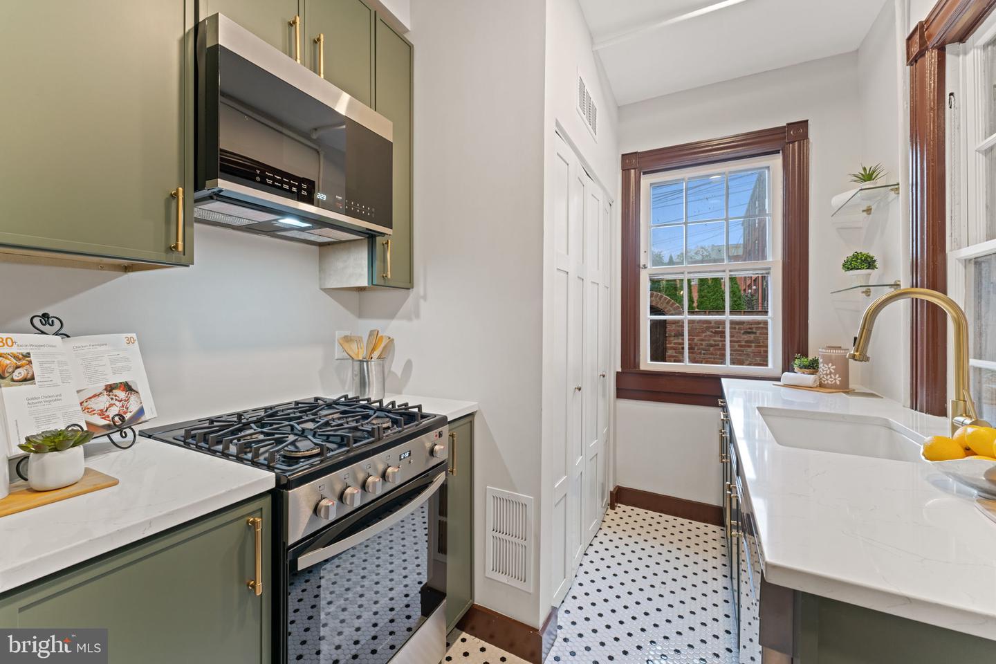 307 4TH ST NE, WASHINGTON, District Of Columbia 20002, 2 Bedrooms Bedrooms, ,1 BathroomBathrooms,Residential,For sale,307 4TH ST NE,DCDC2222918 MLS # DCDC2222918
