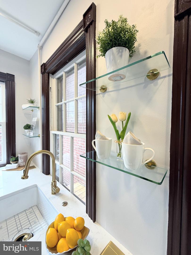 307 4TH ST NE, WASHINGTON, District Of Columbia 20002, 2 Bedrooms Bedrooms, ,1 BathroomBathrooms,Residential,For sale,307 4TH ST NE,DCDC2222918 MLS # DCDC2222918