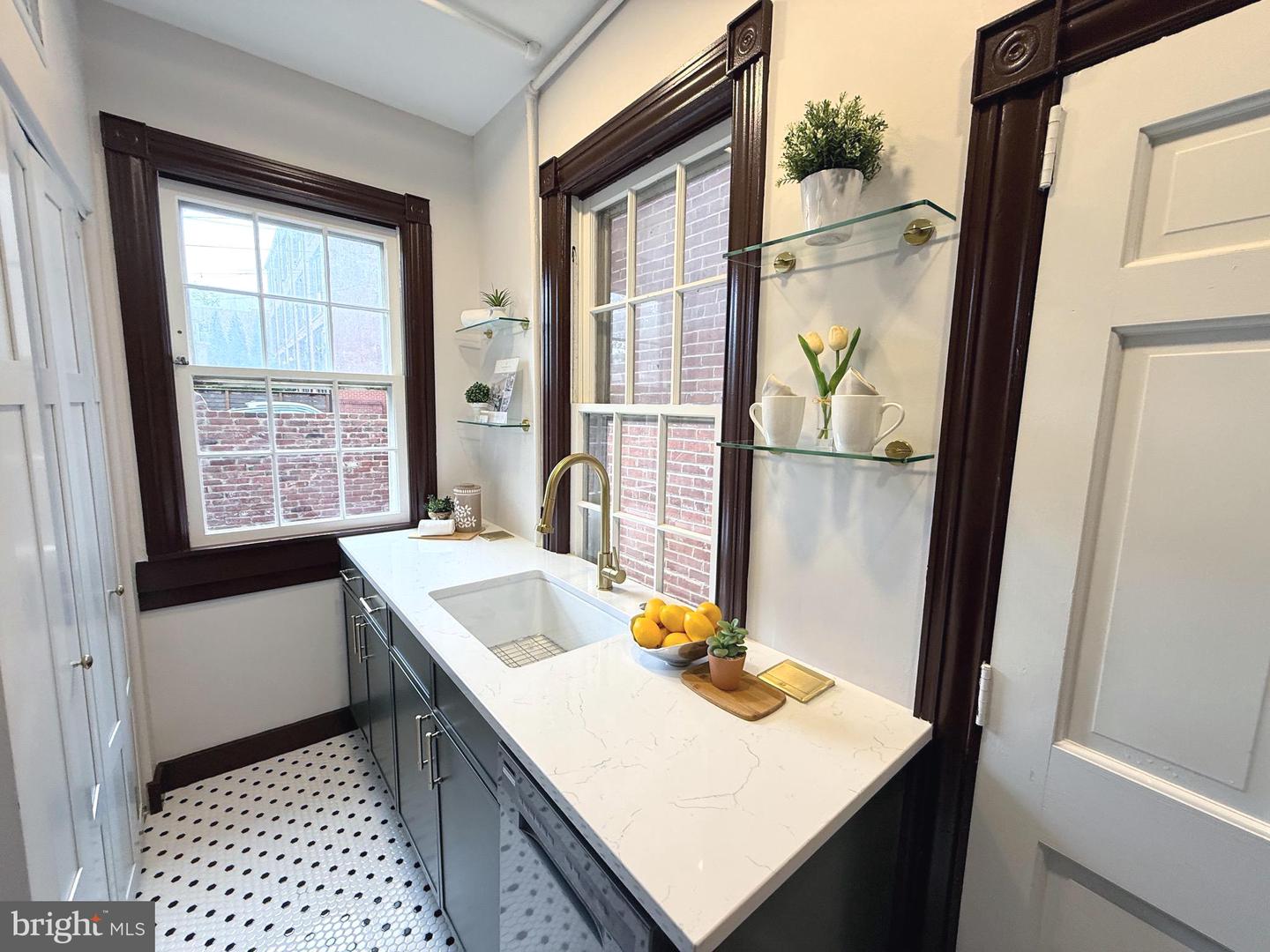 307 4TH ST NE, WASHINGTON, District Of Columbia 20002, 2 Bedrooms Bedrooms, ,1 BathroomBathrooms,Residential,For sale,307 4TH ST NE,DCDC2222918 MLS # DCDC2222918