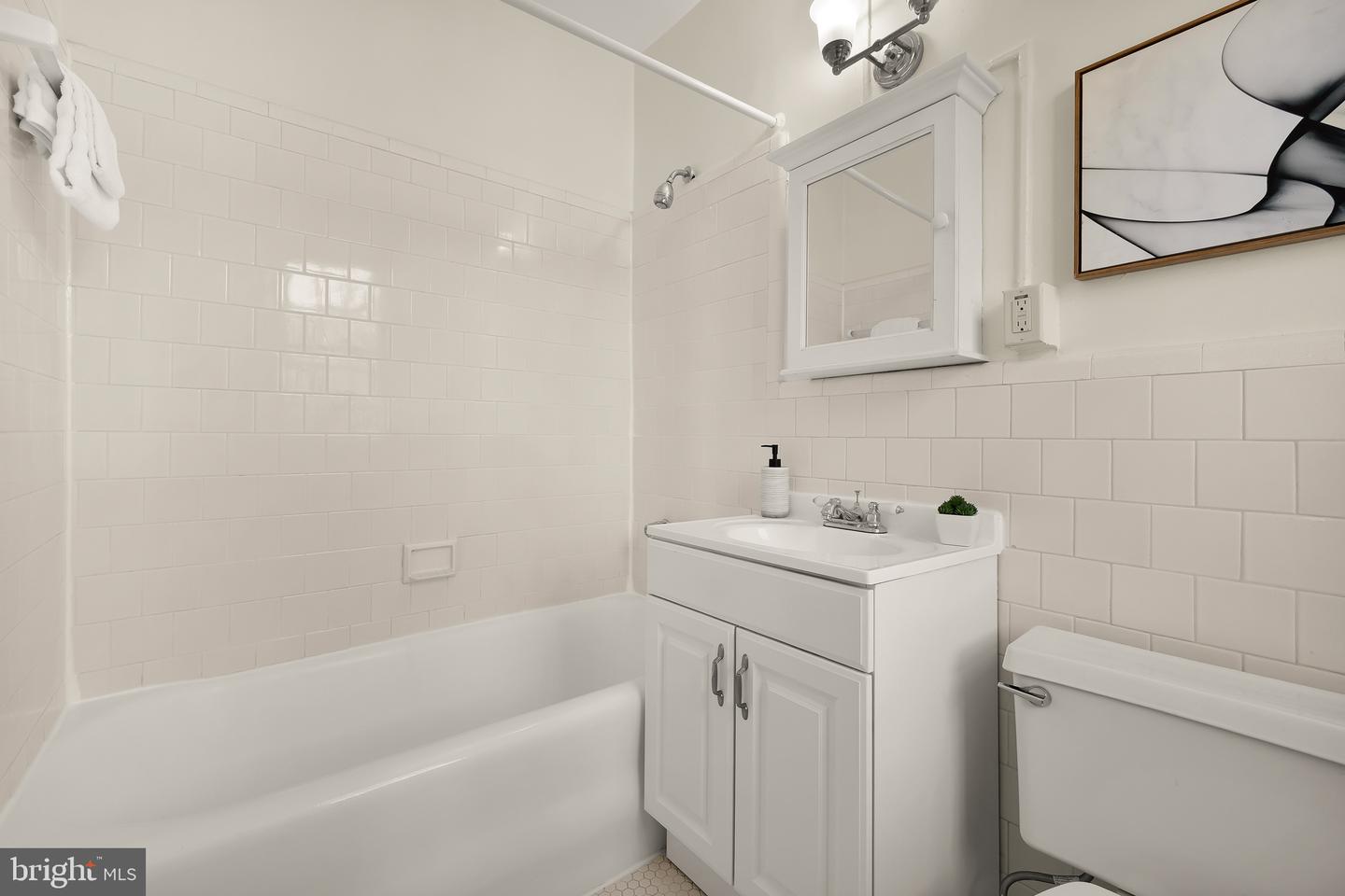 2456 20TH ST NW #403, WASHINGTON, District Of Columbia 20009, 1 Bedroom Bedrooms, ,1 BathroomBathrooms,Residential,For sale,2456 20TH ST NW #403,DCDC2223562 MLS # DCDC2223562