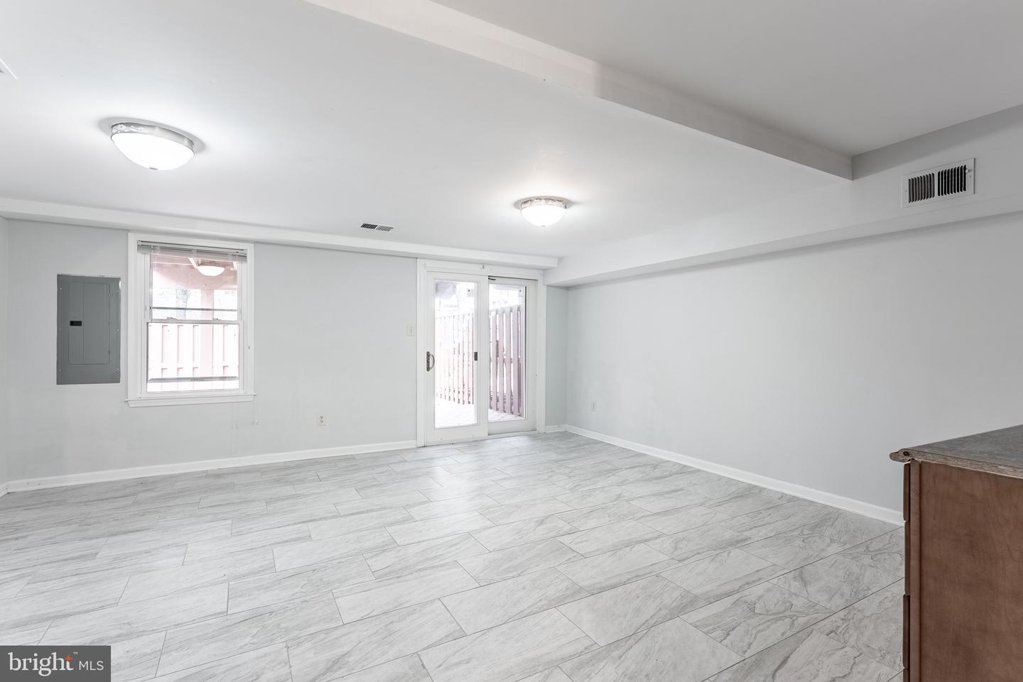 8498 LAUREL OAK DR, SPRINGFIELD, Virginia 22153, 3 Bedrooms Bedrooms, ,3 BathroomsBathrooms,Residential,For sale,8498 LAUREL OAK DR,VAFX2268608 MLS # VAFX2268608