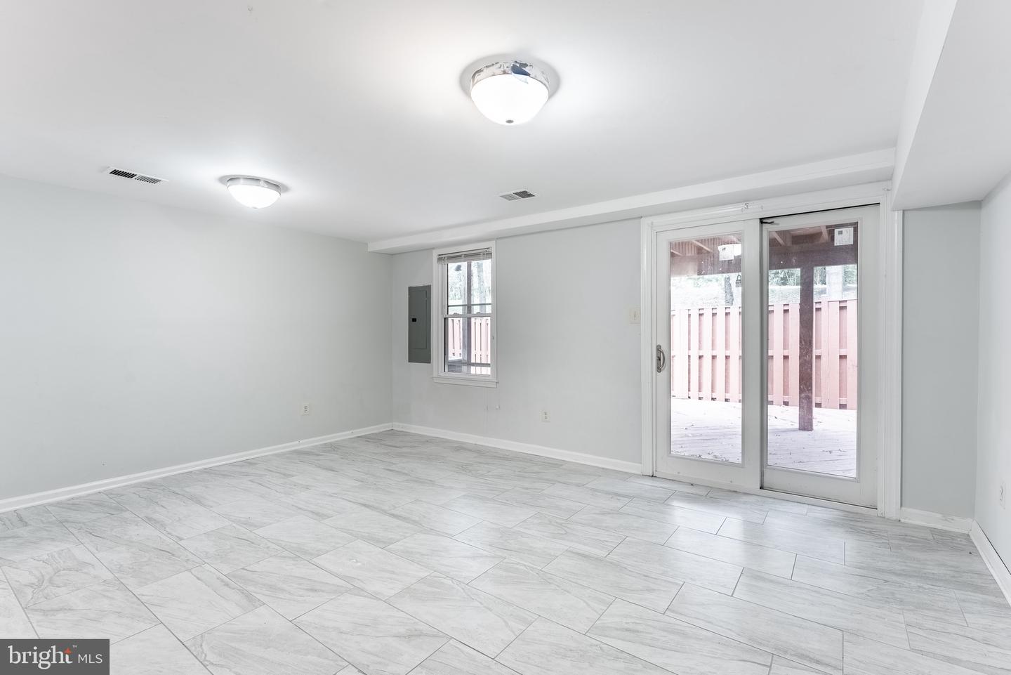 8498 LAUREL OAK DR, SPRINGFIELD, Virginia 22153, 3 Bedrooms Bedrooms, ,3 BathroomsBathrooms,Residential,For sale,8498 LAUREL OAK DR,VAFX2268608 MLS # VAFX2268608