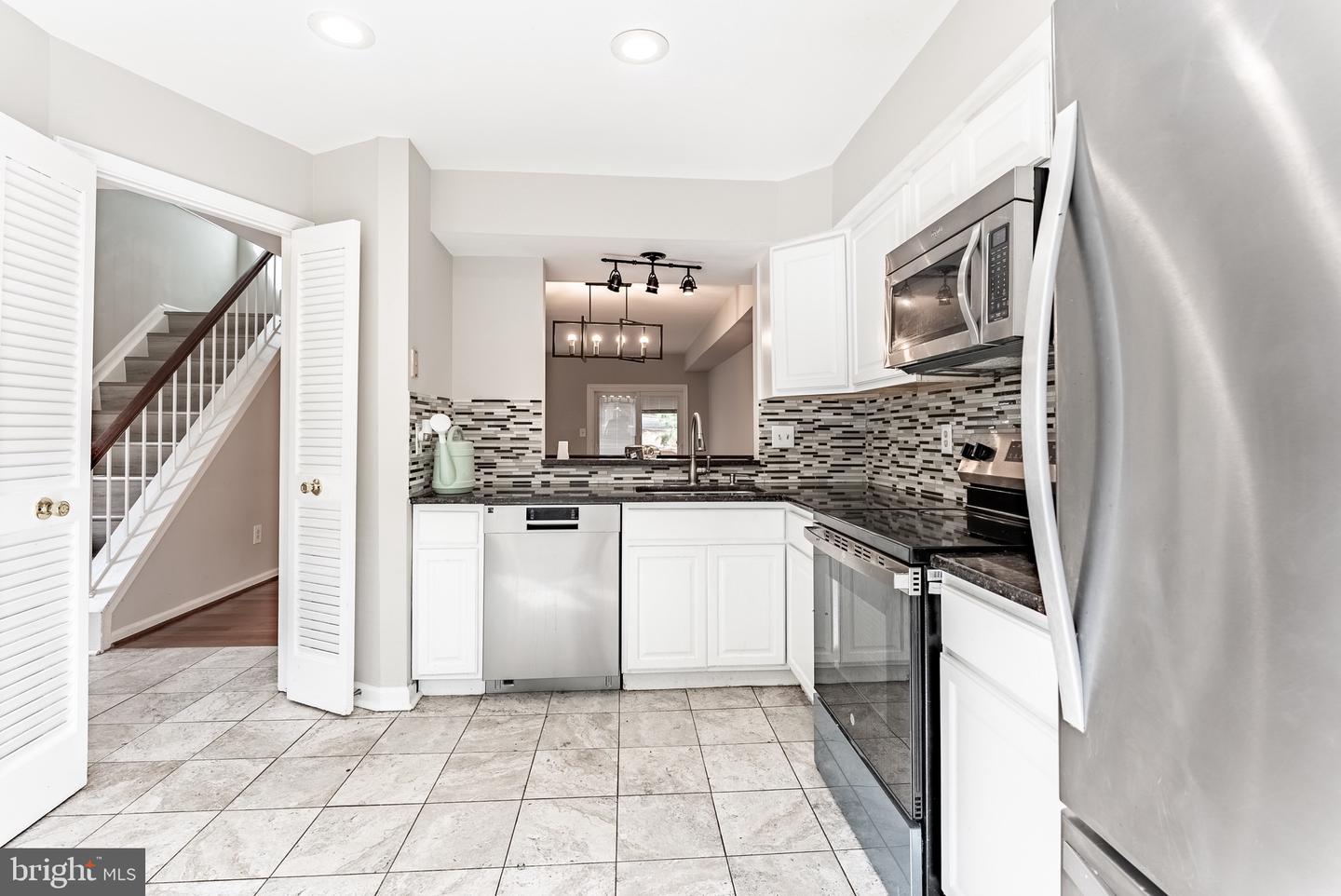 8498 LAUREL OAK DR, SPRINGFIELD, Virginia 22153, 3 Bedrooms Bedrooms, ,3 BathroomsBathrooms,Residential,For sale,8498 LAUREL OAK DR,VAFX2268608 MLS # VAFX2268608