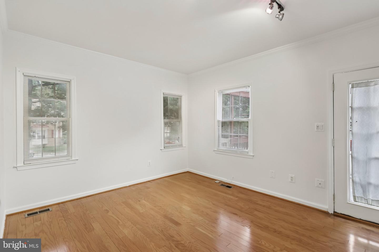 7673 NORTHERN OAKS CT, SPRINGFIELD, Virginia 22153, 3 Bedrooms Bedrooms, ,2 BathroomsBathrooms,Residential,For sale,7673 NORTHERN OAKS CT,VAFX2268656 MLS # VAFX2268656