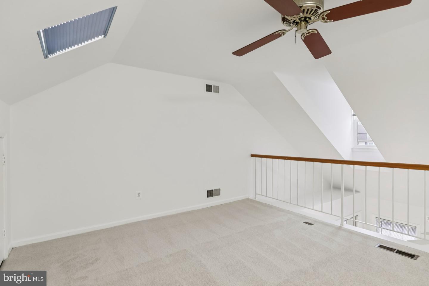 7673 NORTHERN OAKS CT, SPRINGFIELD, Virginia 22153, 3 Bedrooms Bedrooms, ,2 BathroomsBathrooms,Residential,For sale,7673 NORTHERN OAKS CT,VAFX2268656 MLS # VAFX2268656