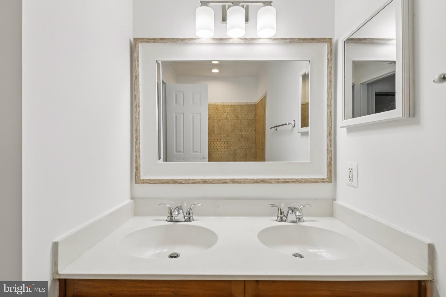 7673 NORTHERN OAKS CT, SPRINGFIELD, Virginia 22153, 3 Bedrooms Bedrooms, ,2 BathroomsBathrooms,Residential,For sale,7673 NORTHERN OAKS CT,VAFX2268656 MLS # VAFX2268656