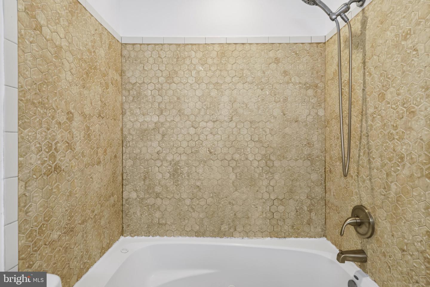 7673 NORTHERN OAKS CT, SPRINGFIELD, Virginia 22153, 3 Bedrooms Bedrooms, ,2 BathroomsBathrooms,Residential,For sale,7673 NORTHERN OAKS CT,VAFX2268656 MLS # VAFX2268656