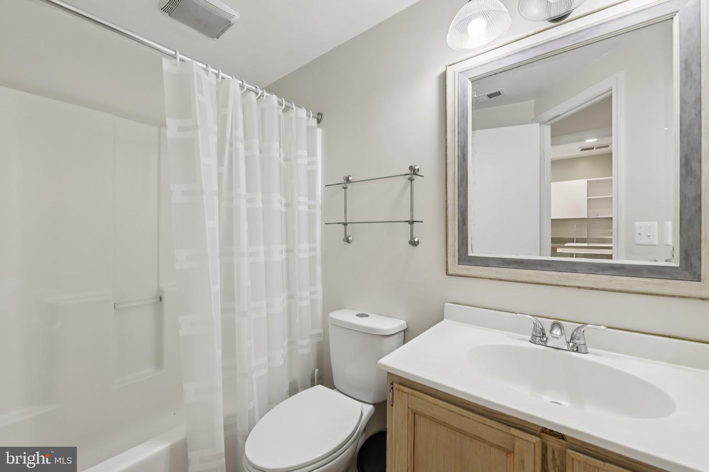 7673 NORTHERN OAKS CT, SPRINGFIELD, Virginia 22153, 3 Bedrooms Bedrooms, ,2 BathroomsBathrooms,Residential,For sale,7673 NORTHERN OAKS CT,VAFX2268656 MLS # VAFX2268656