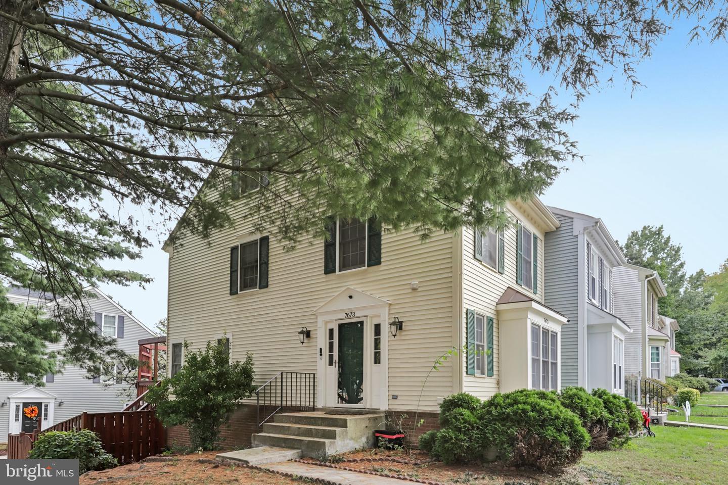7673 NORTHERN OAKS CT, SPRINGFIELD, Virginia 22153, 3 Bedrooms Bedrooms, ,2 BathroomsBathrooms,Residential,For sale,7673 NORTHERN OAKS CT,VAFX2268656 MLS # VAFX2268656