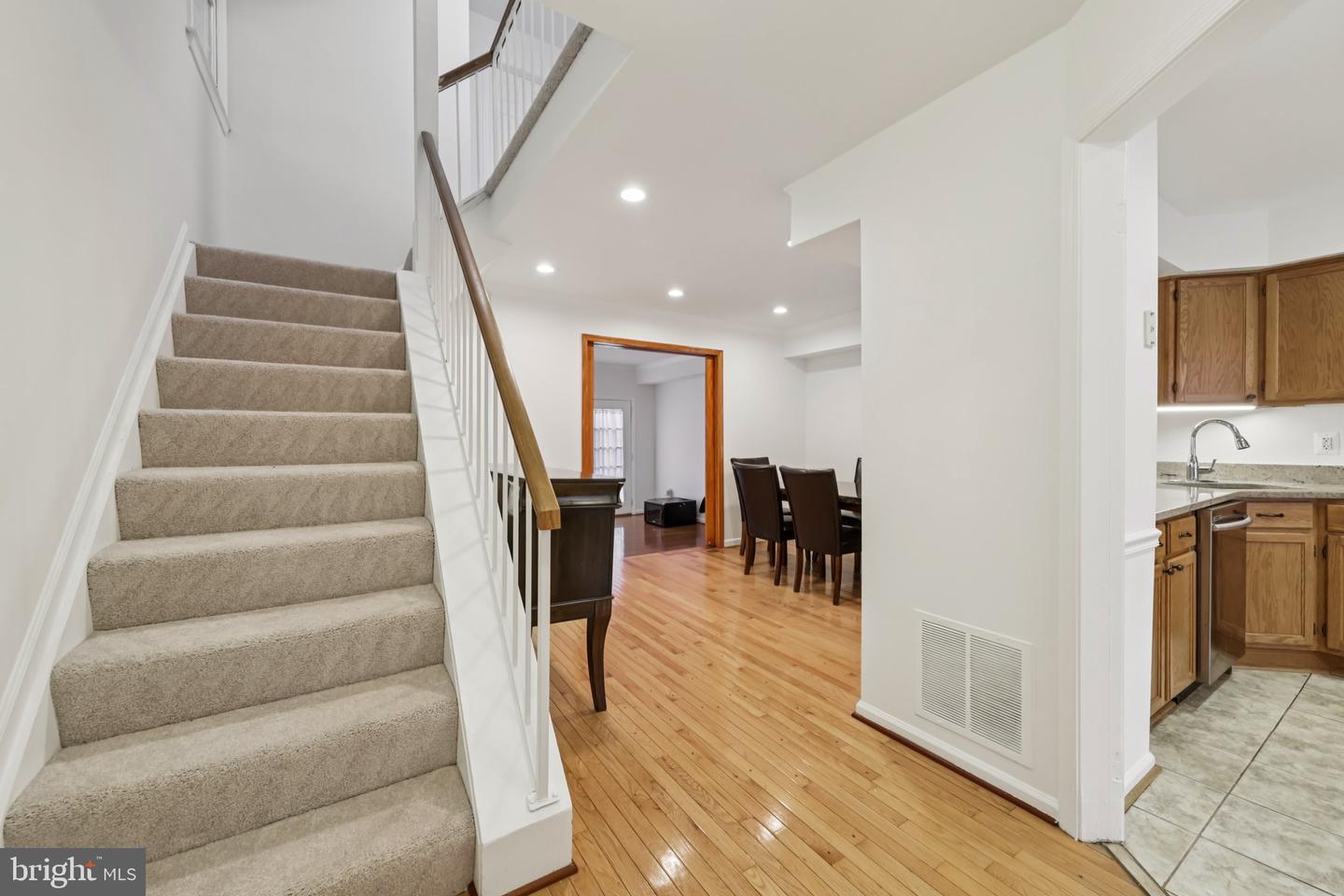 7673 NORTHERN OAKS CT, SPRINGFIELD, Virginia 22153, 3 Bedrooms Bedrooms, ,2 BathroomsBathrooms,Residential,For sale,7673 NORTHERN OAKS CT,VAFX2268656 MLS # VAFX2268656