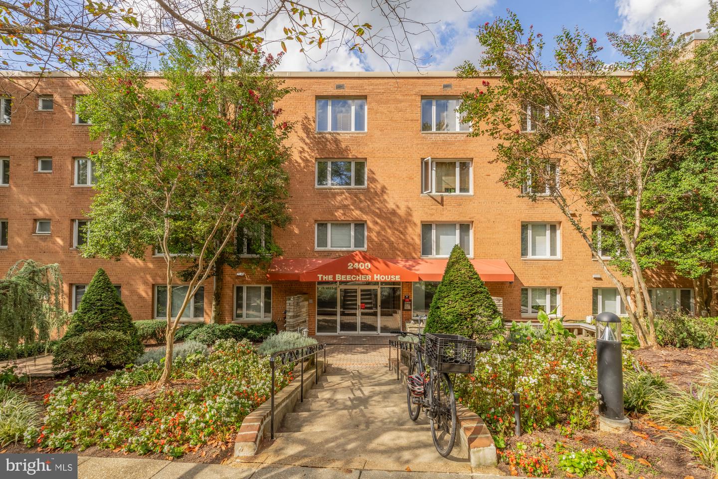 2400 41ST ST NW #502, WASHINGTON, District Of Columbia 20007, 2 Bedrooms Bedrooms, ,1 BathroomBathrooms,Residential,For sale,2400 41ST ST NW #502,DCDC2223690 MLS # DCDC2223690