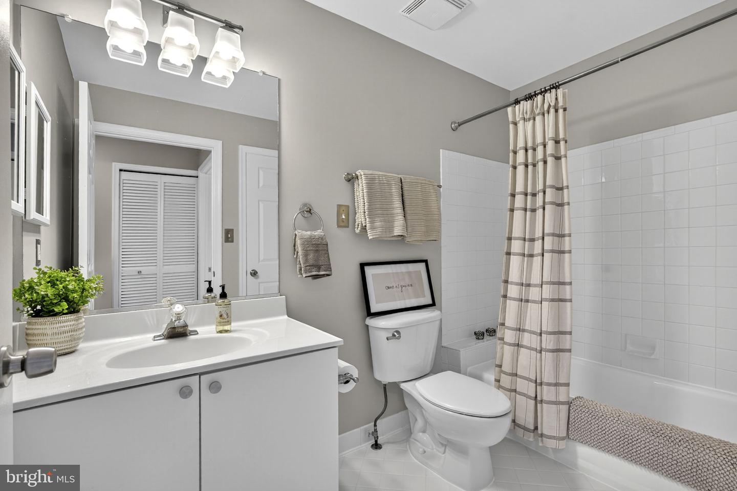 44084 NATALIE TER #301, ASHBURN, Virginia 20147, 2 Bedrooms Bedrooms, ,2 BathroomsBathrooms,Residential,For sale,44084 NATALIE TER #301,VALO2107476 MLS # VALO2107476