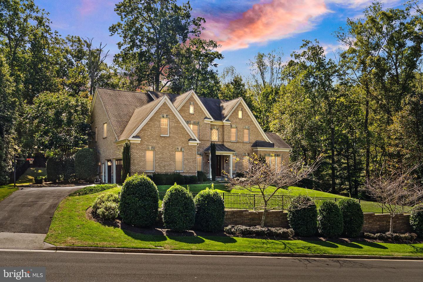 9603 THISTLE RIDGE LN, VIENNA, Virginia 22182, 5 Bedrooms Bedrooms, ,4 BathroomsBathrooms,Residential,For sale,9603 THISTLE RIDGE LN,VAFX2269004 MLS # VAFX2269004