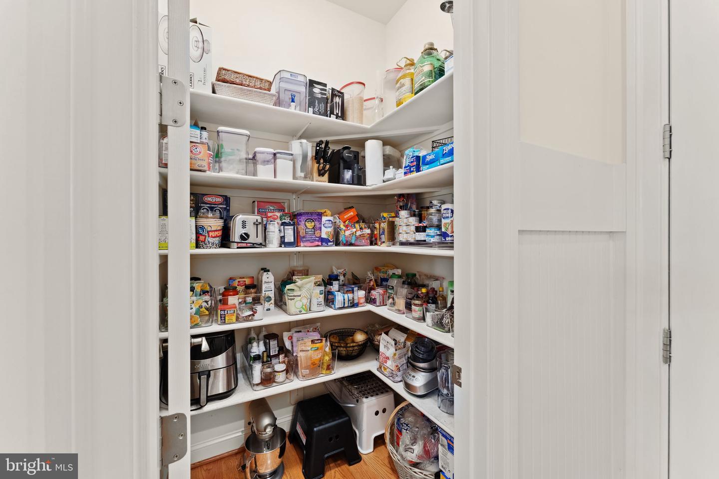 9603 THISTLE RIDGE LN, VIENNA, Virginia 22182, 5 Bedrooms Bedrooms, ,4 BathroomsBathrooms,Residential,For sale,9603 THISTLE RIDGE LN,VAFX2269004 MLS # VAFX2269004