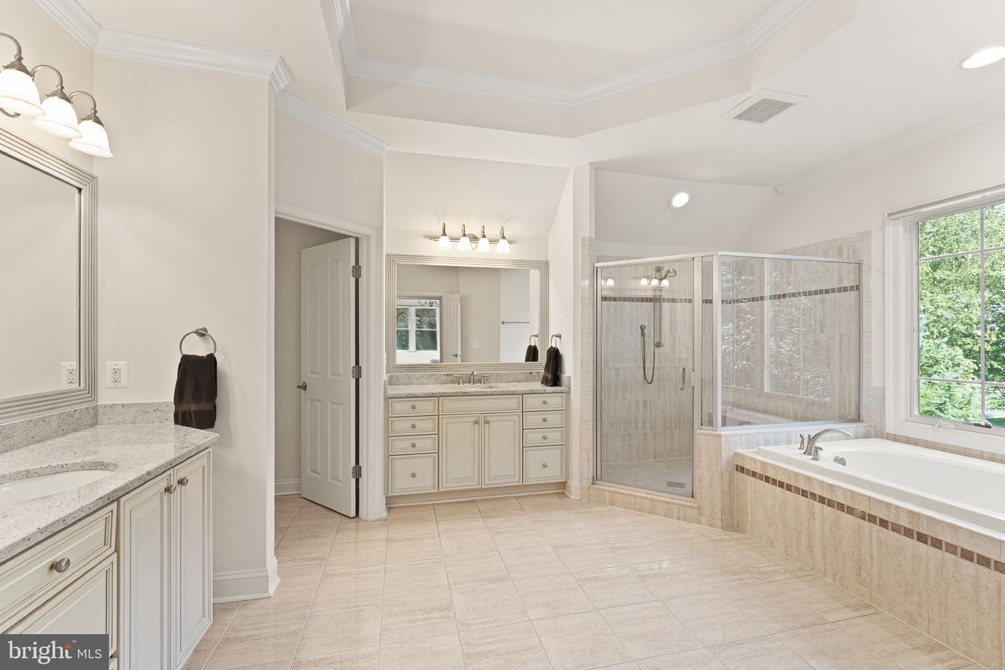 9603 THISTLE RIDGE LN, VIENNA, Virginia 22182, 5 Bedrooms Bedrooms, ,4 BathroomsBathrooms,Residential,For sale,9603 THISTLE RIDGE LN,VAFX2269004 MLS # VAFX2269004