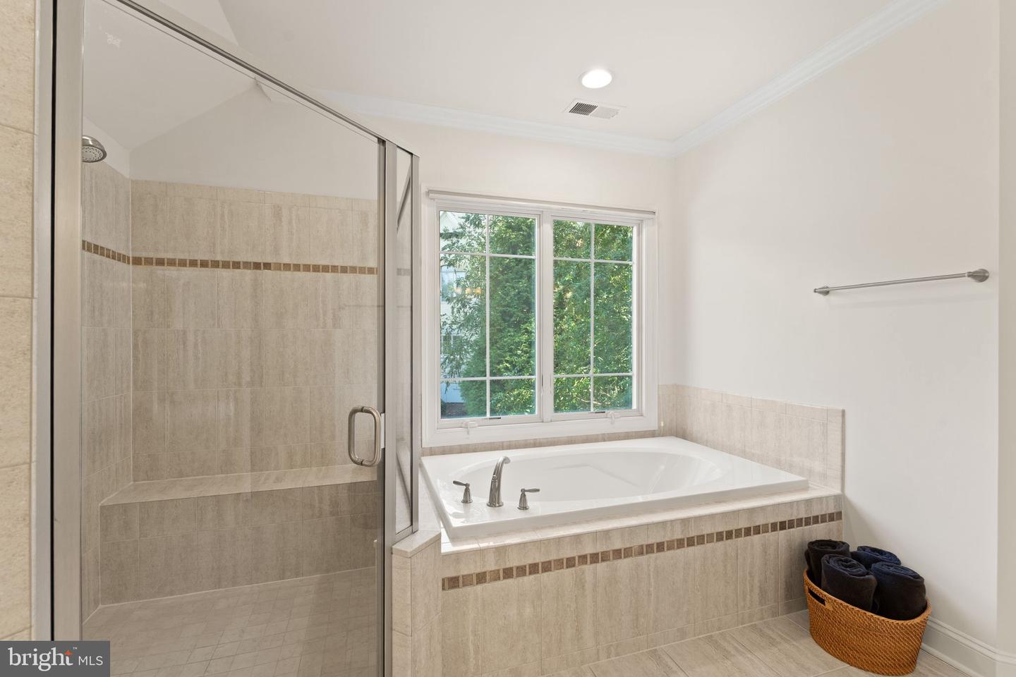 9603 THISTLE RIDGE LN, VIENNA, Virginia 22182, 5 Bedrooms Bedrooms, ,4 BathroomsBathrooms,Residential,For sale,9603 THISTLE RIDGE LN,VAFX2269004 MLS # VAFX2269004