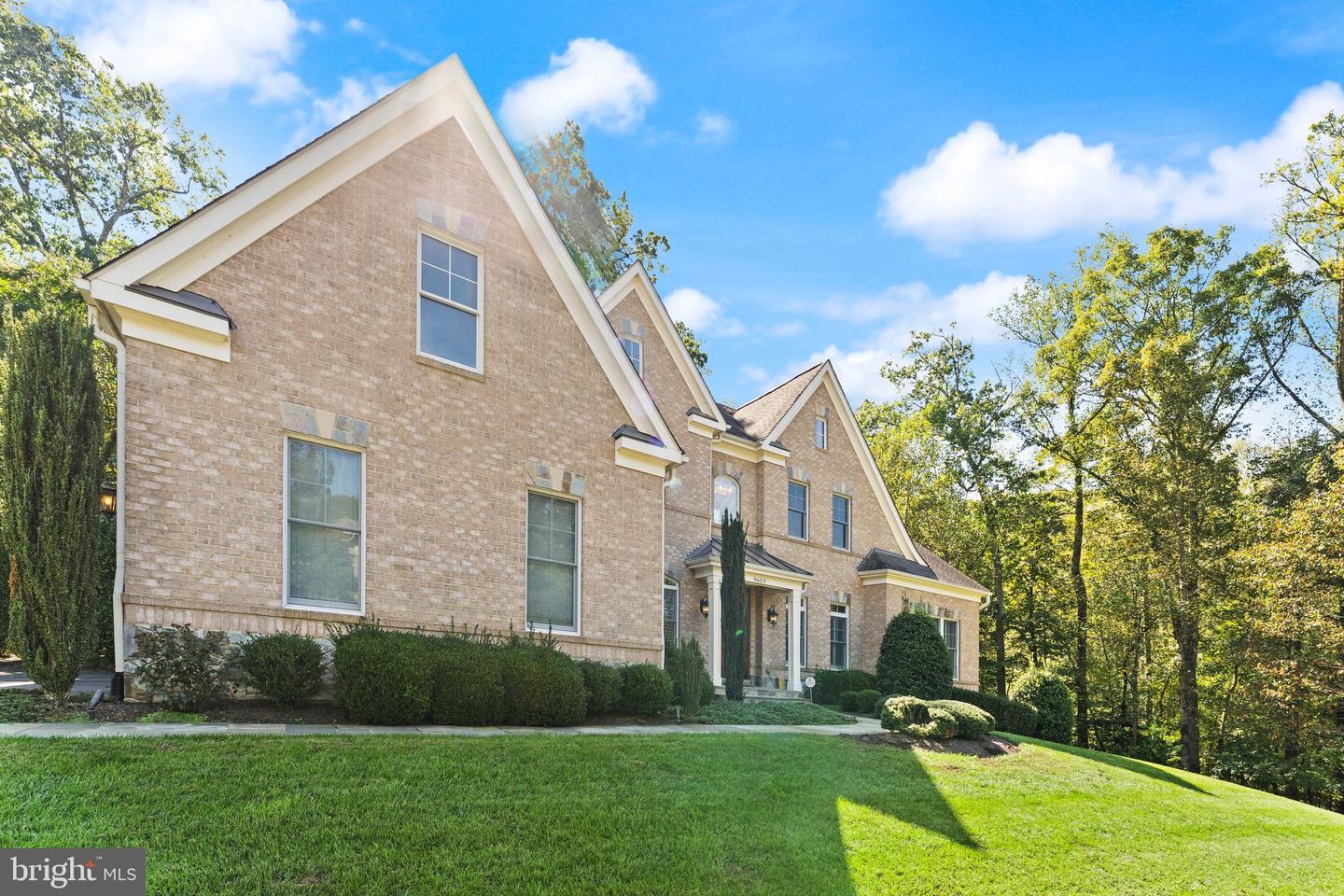 9603 THISTLE RIDGE LN, VIENNA, Virginia 22182, 5 Bedrooms Bedrooms, ,4 BathroomsBathrooms,Residential,For sale,9603 THISTLE RIDGE LN,VAFX2269004 MLS # VAFX2269004