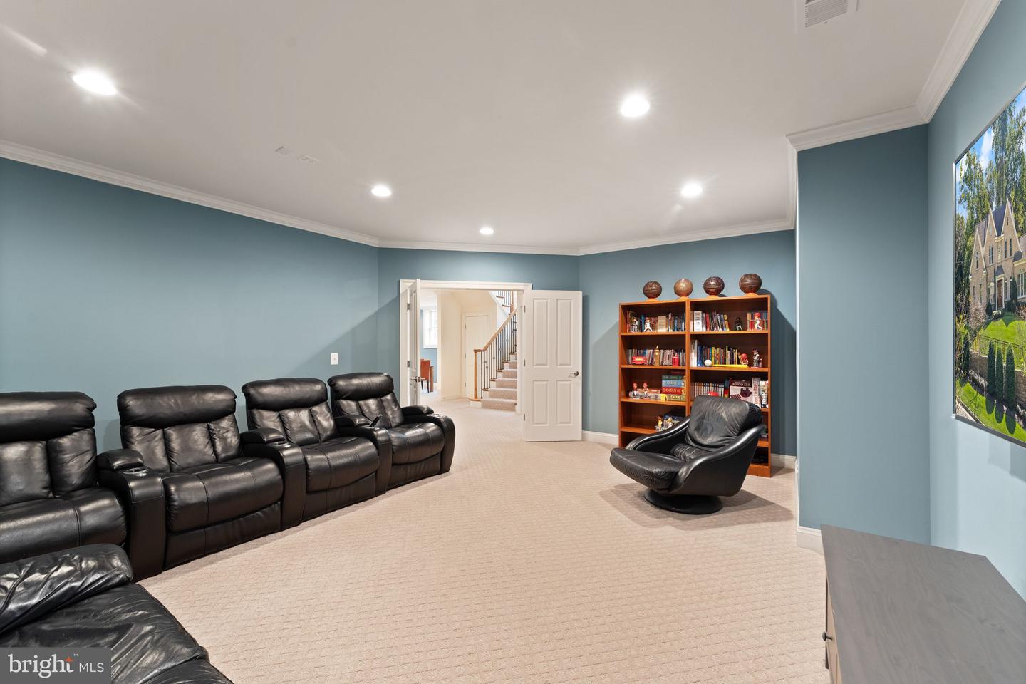 9603 THISTLE RIDGE LN, VIENNA, Virginia 22182, 5 Bedrooms Bedrooms, ,4 BathroomsBathrooms,Residential,For sale,9603 THISTLE RIDGE LN,VAFX2269004 MLS # VAFX2269004