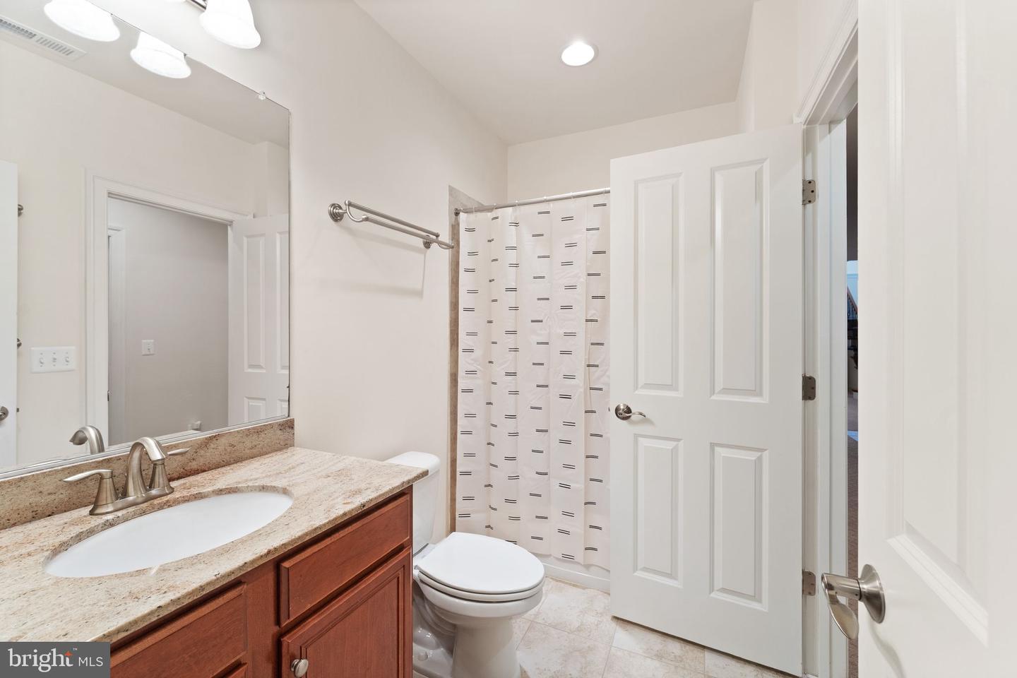 9603 THISTLE RIDGE LN, VIENNA, Virginia 22182, 5 Bedrooms Bedrooms, ,4 BathroomsBathrooms,Residential,For sale,9603 THISTLE RIDGE LN,VAFX2269004 MLS # VAFX2269004