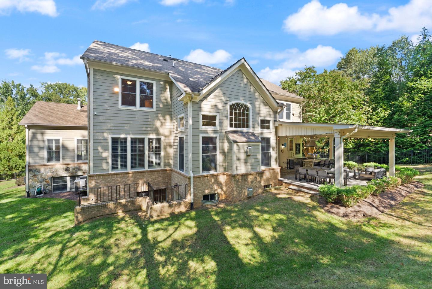 9603 THISTLE RIDGE LN, VIENNA, Virginia 22182, 5 Bedrooms Bedrooms, ,4 BathroomsBathrooms,Residential,For sale,9603 THISTLE RIDGE LN,VAFX2269004 MLS # VAFX2269004