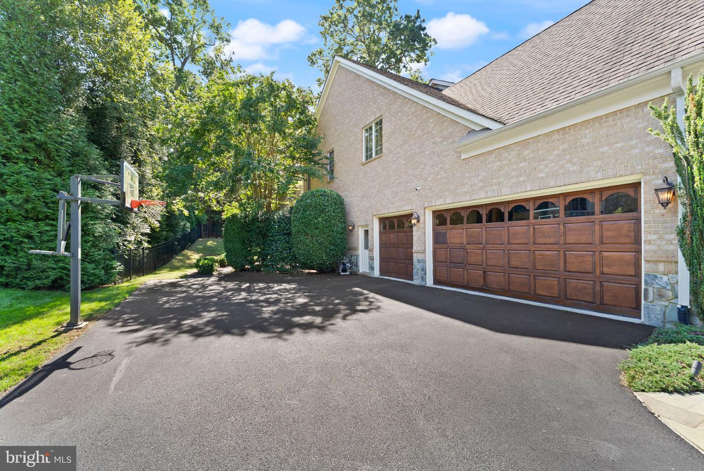 9603 THISTLE RIDGE LN, VIENNA, Virginia 22182, 5 Bedrooms Bedrooms, ,4 BathroomsBathrooms,Residential,For sale,9603 THISTLE RIDGE LN,VAFX2269004 MLS # VAFX2269004