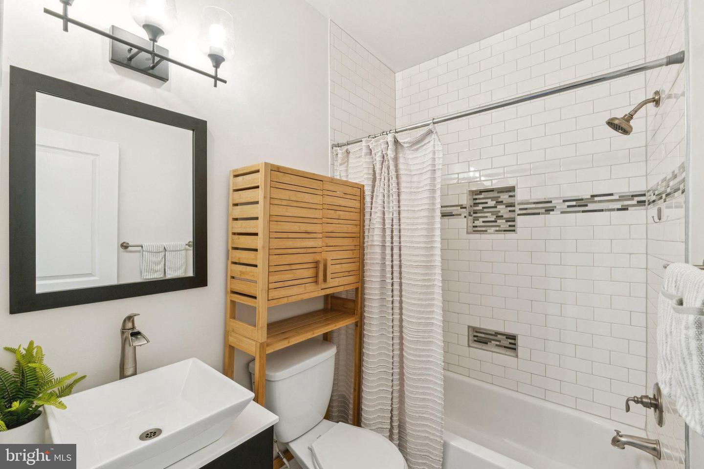 224 S ST NE #2, WASHINGTON, District Of Columbia 20002, 3 Bedrooms Bedrooms, ,2 BathroomsBathrooms,Residential,For sale,224 S ST NE #2,DCDC2224090 MLS # DCDC2224090
