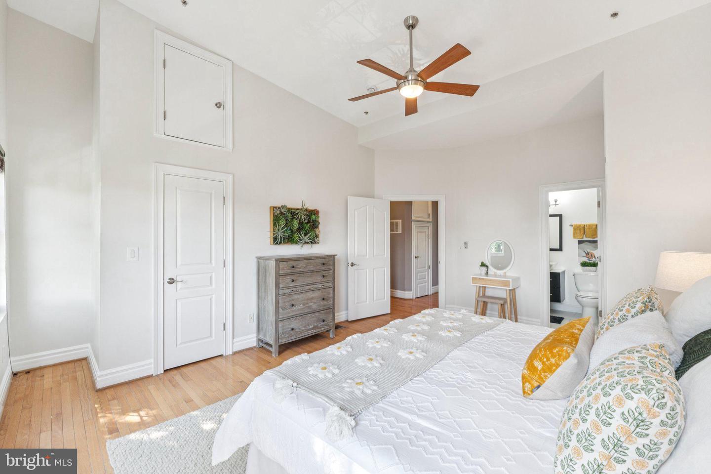 224 S ST NE #2, WASHINGTON, District Of Columbia 20002, 3 Bedrooms Bedrooms, ,2 BathroomsBathrooms,Residential,For sale,224 S ST NE #2,DCDC2224090 MLS # DCDC2224090
