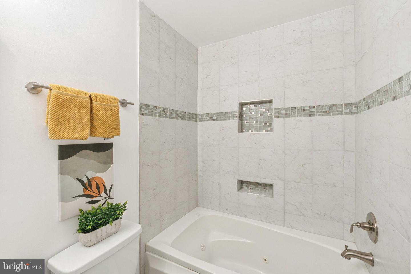 224 S ST NE #2, WASHINGTON, District Of Columbia 20002, 3 Bedrooms Bedrooms, ,2 BathroomsBathrooms,Residential,For sale,224 S ST NE #2,DCDC2224090 MLS # DCDC2224090