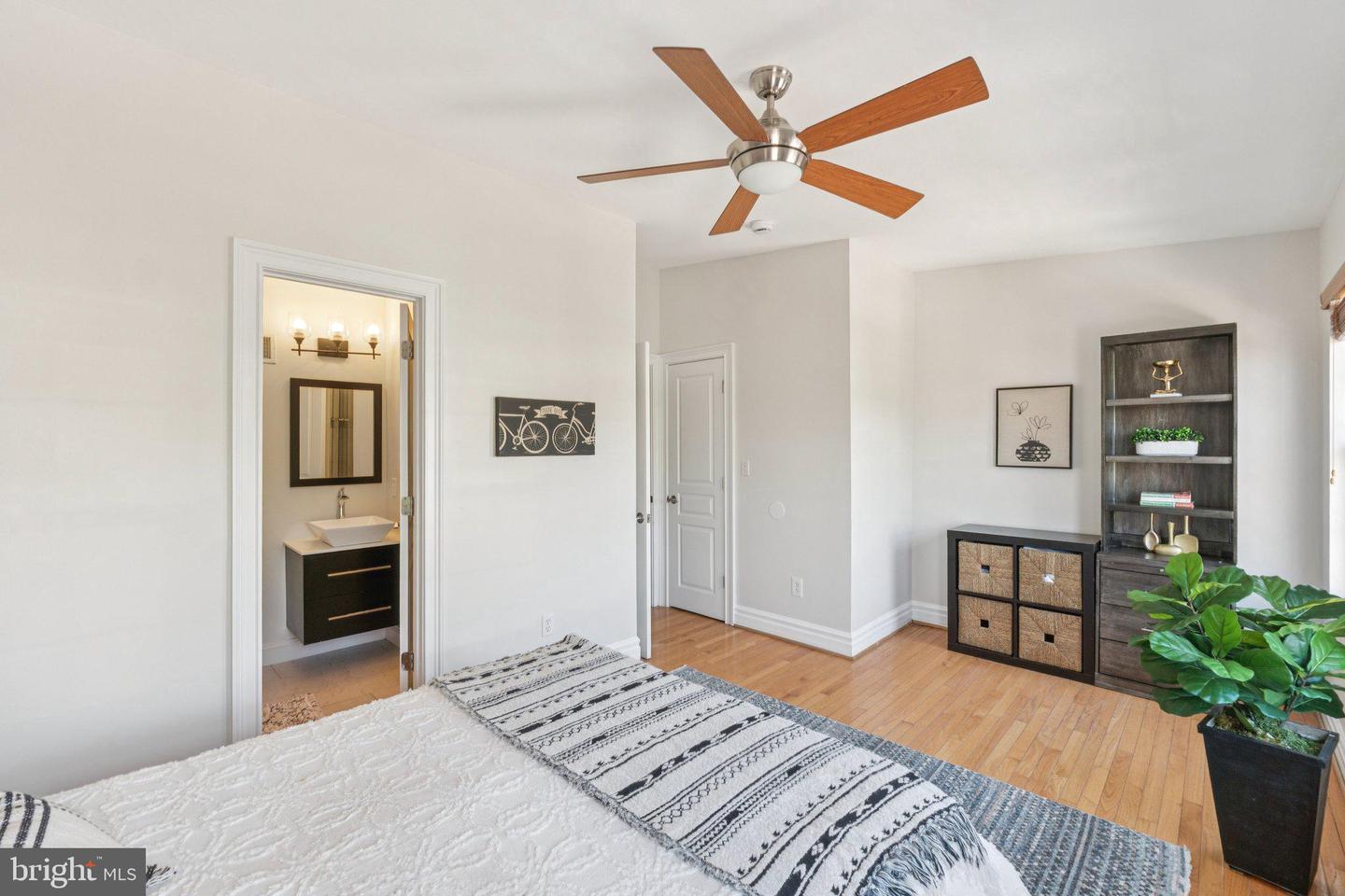 224 S ST NE #2, WASHINGTON, District Of Columbia 20002, 3 Bedrooms Bedrooms, ,2 BathroomsBathrooms,Residential,For sale,224 S ST NE #2,DCDC2224090 MLS # DCDC2224090