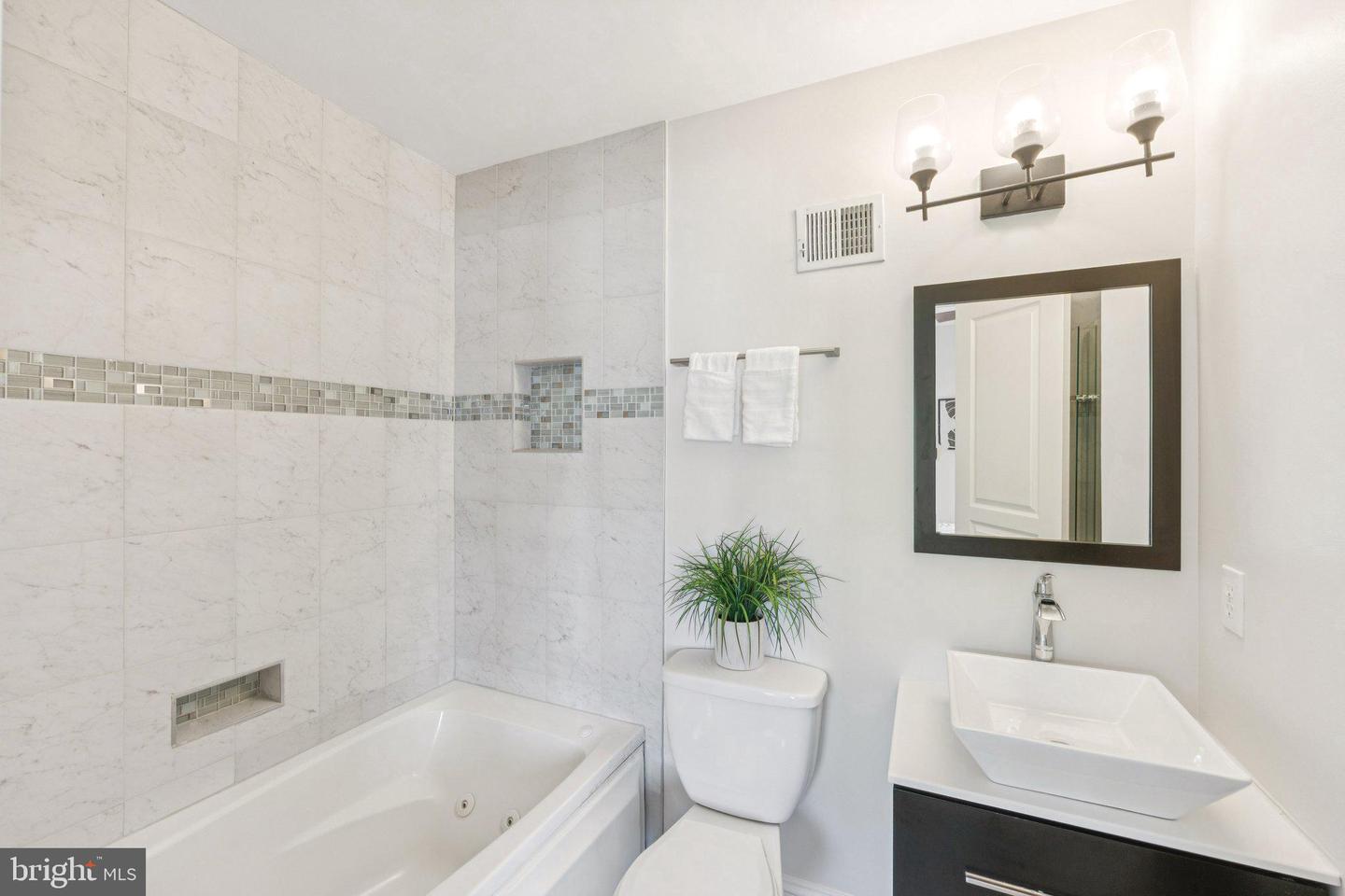 224 S ST NE #2, WASHINGTON, District Of Columbia 20002, 3 Bedrooms Bedrooms, ,2 BathroomsBathrooms,Residential,For sale,224 S ST NE #2,DCDC2224090 MLS # DCDC2224090